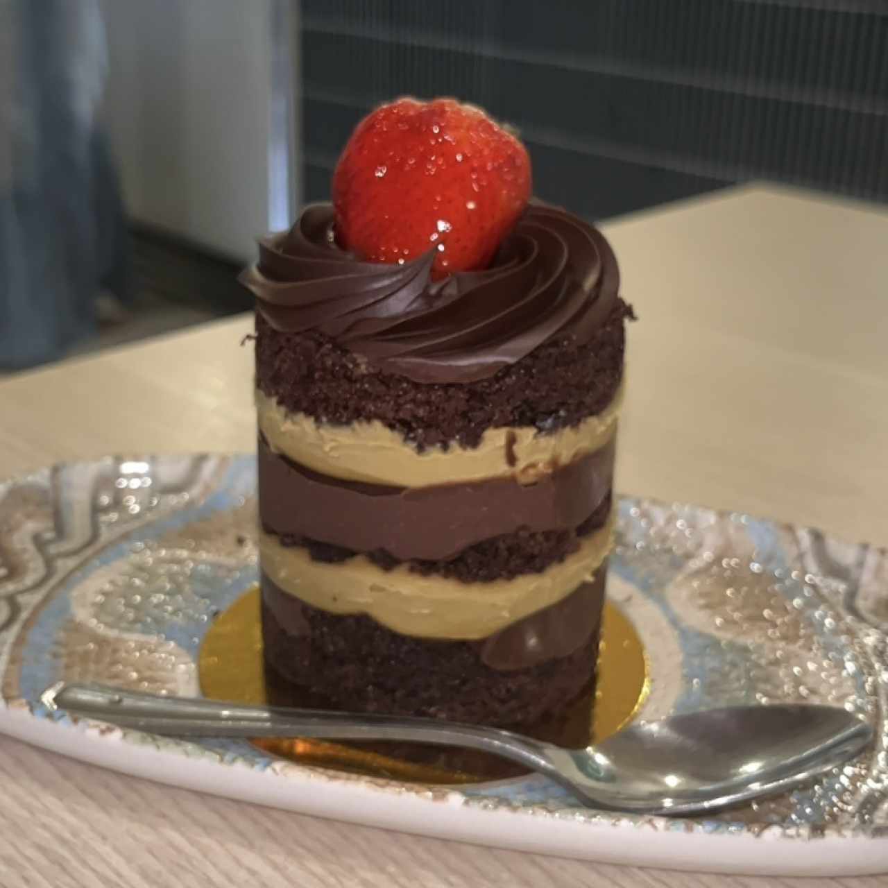 Naked cake de chocolate y pistacho