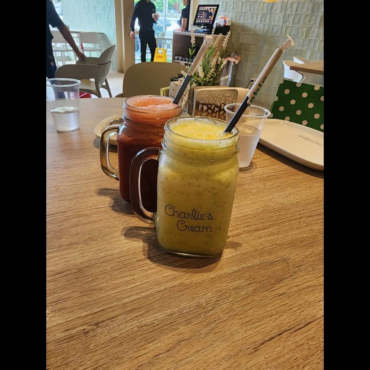 Jugos verde y Jugo de Remolacha