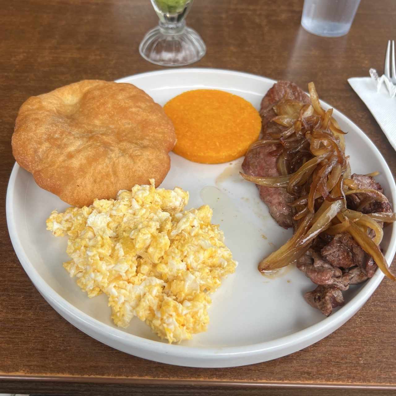 Desayunos - Bistéc a Caballo