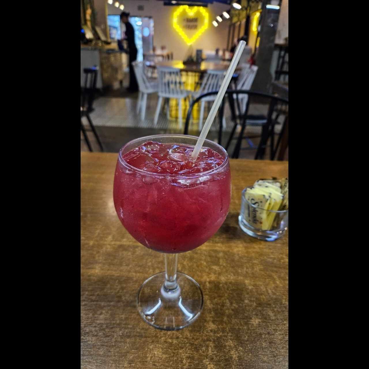 gin tonic frutos rojos