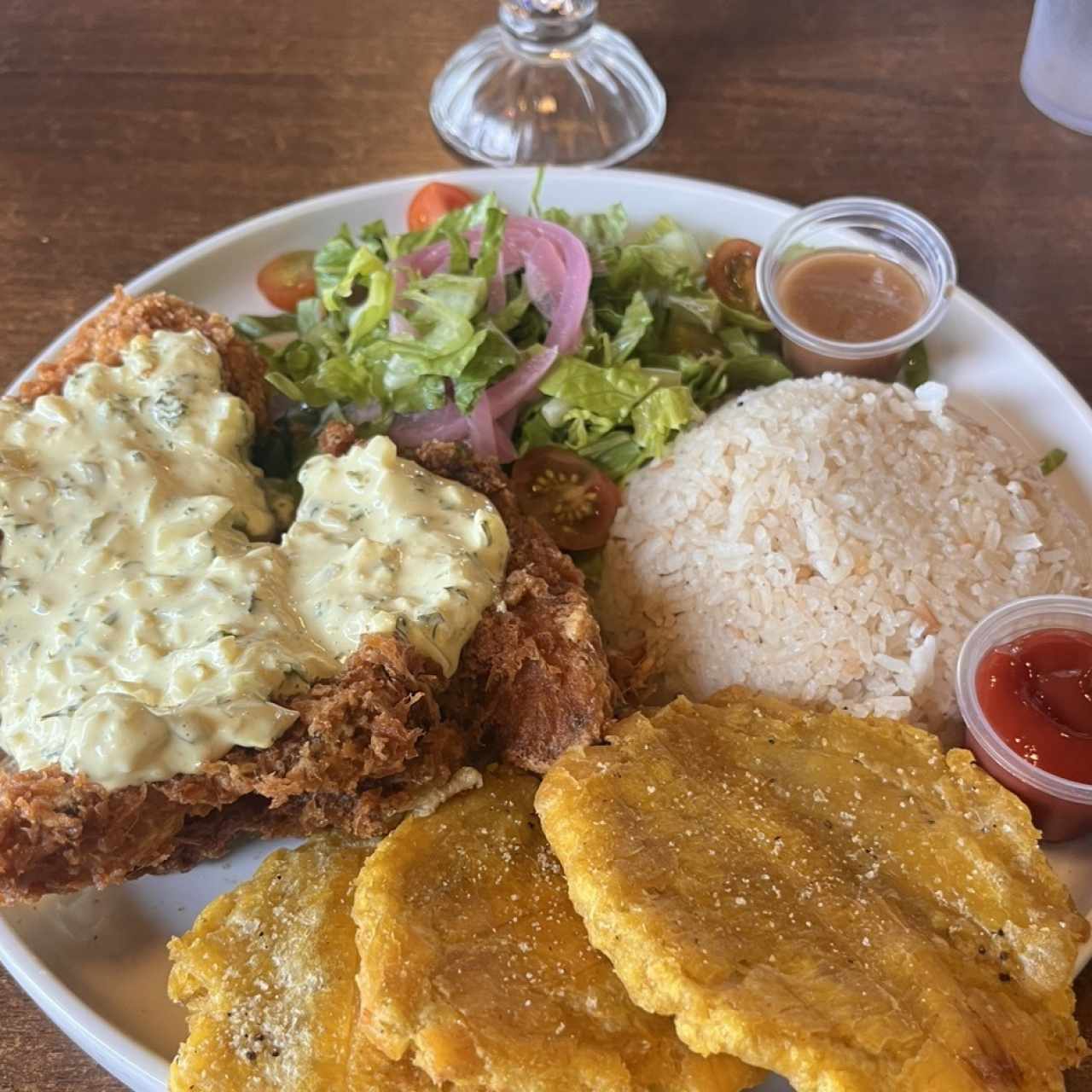 Corvina apanada arroz con coco