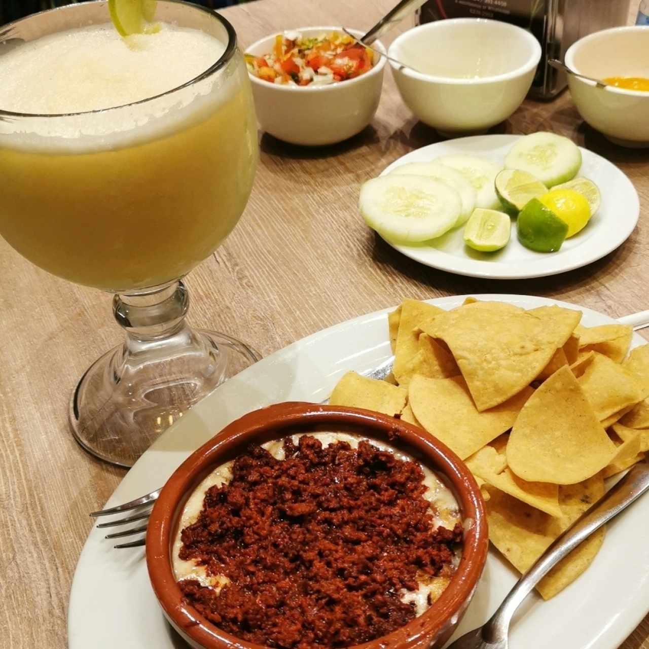 Queso Fundido con Chorizo
