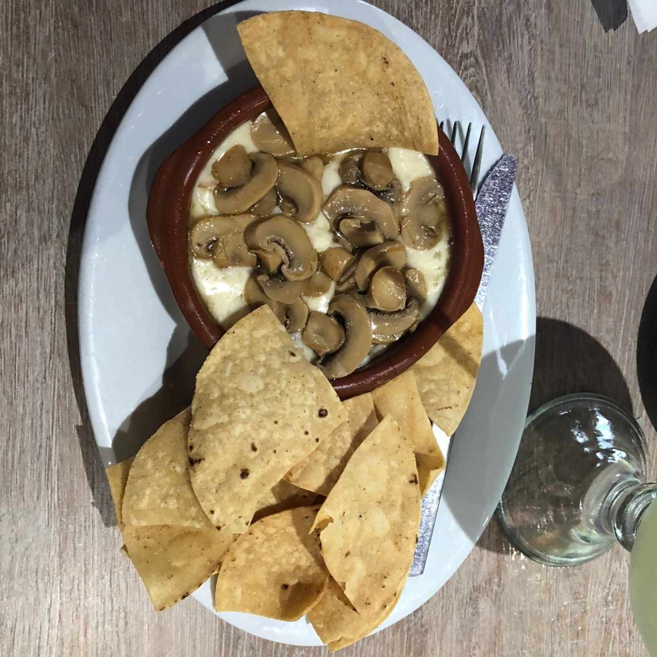 Queso fundido con champiñones