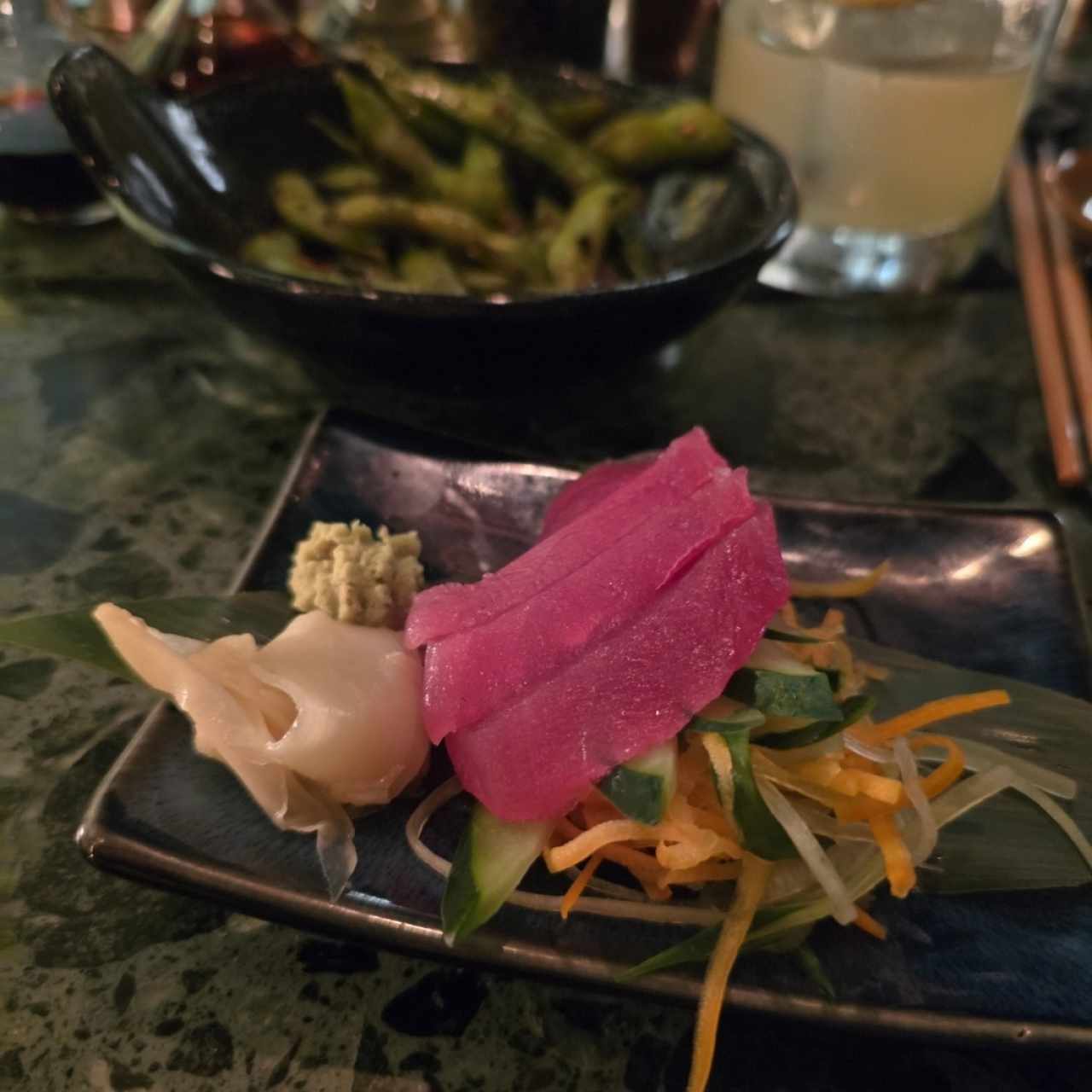 sashimi de atún. 