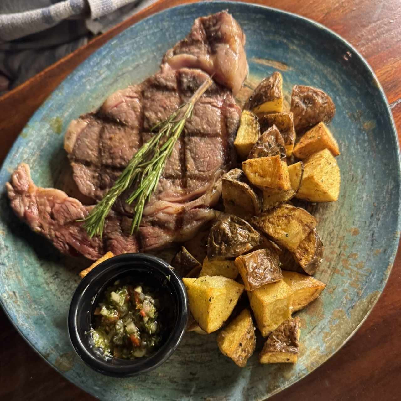 Ribeye con papas salteadas 