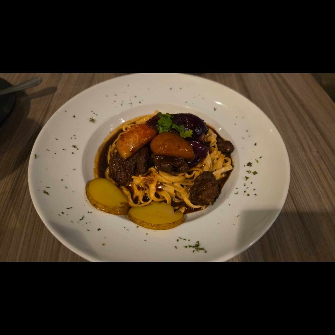 Pasta a la Huancaina con Lomo Saltado