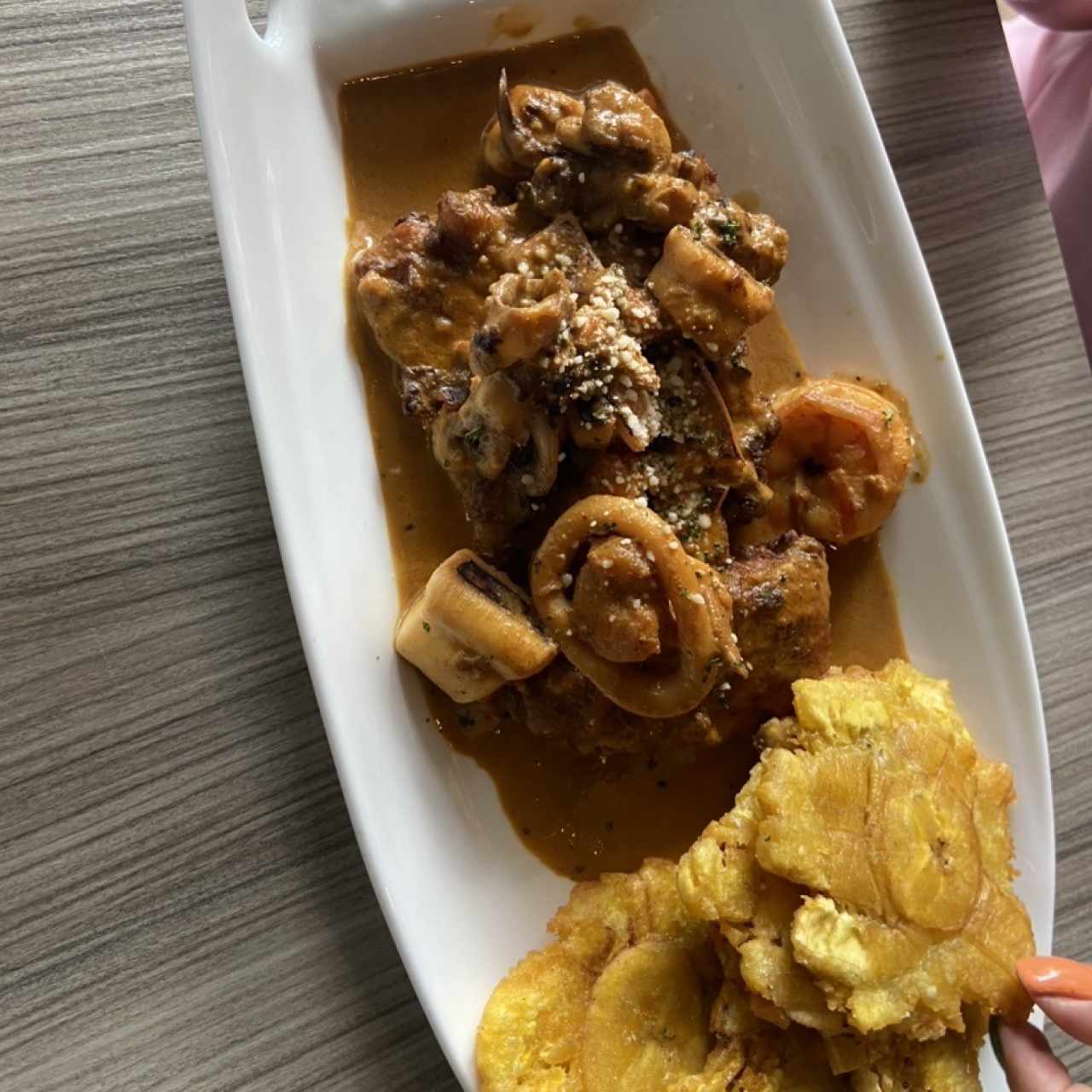 Pescado a lo machi con patacones