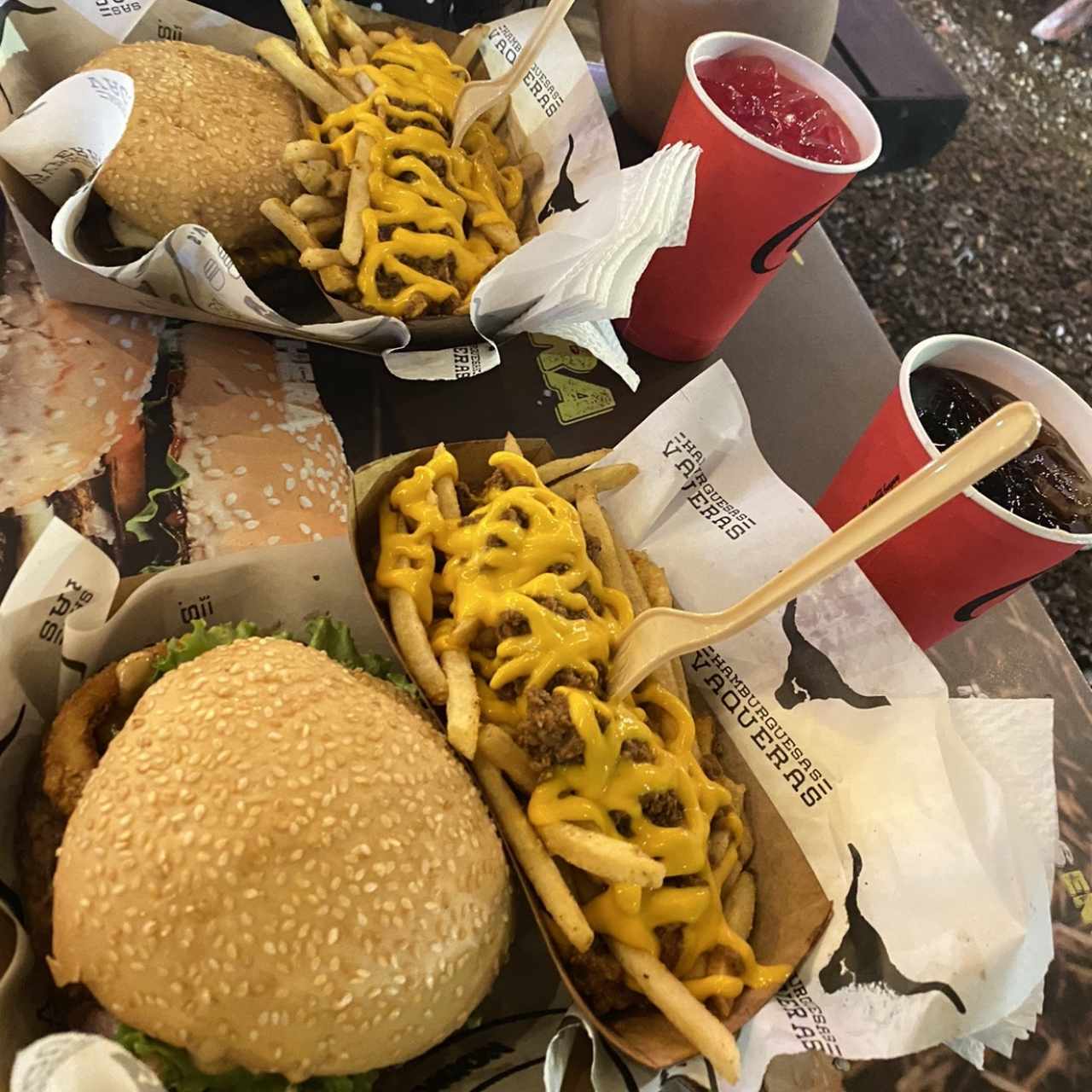 Combo - hamburguesa BBQ bacon + papas fritas + soda