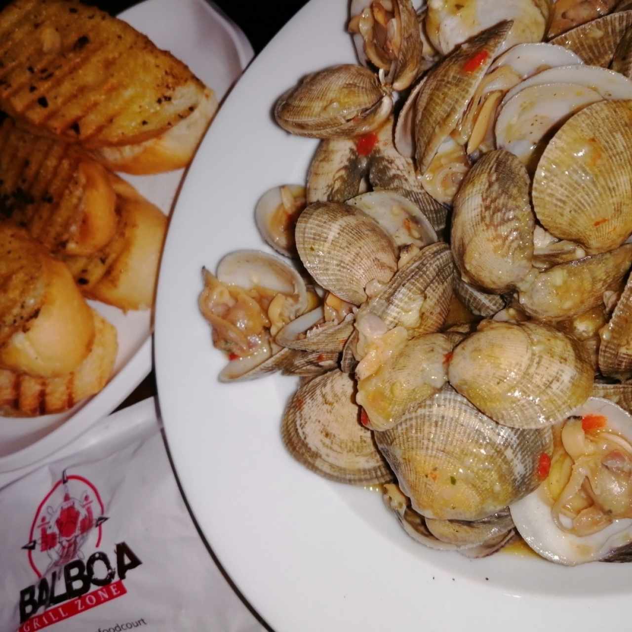 Almejas al ajillo. 
