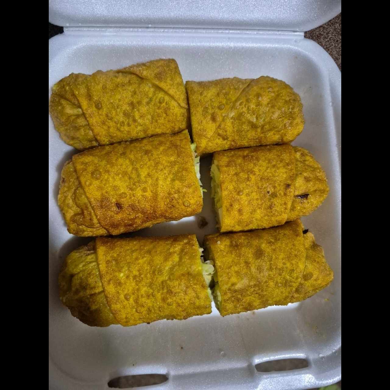 Rollos de primavera de puerco asado.