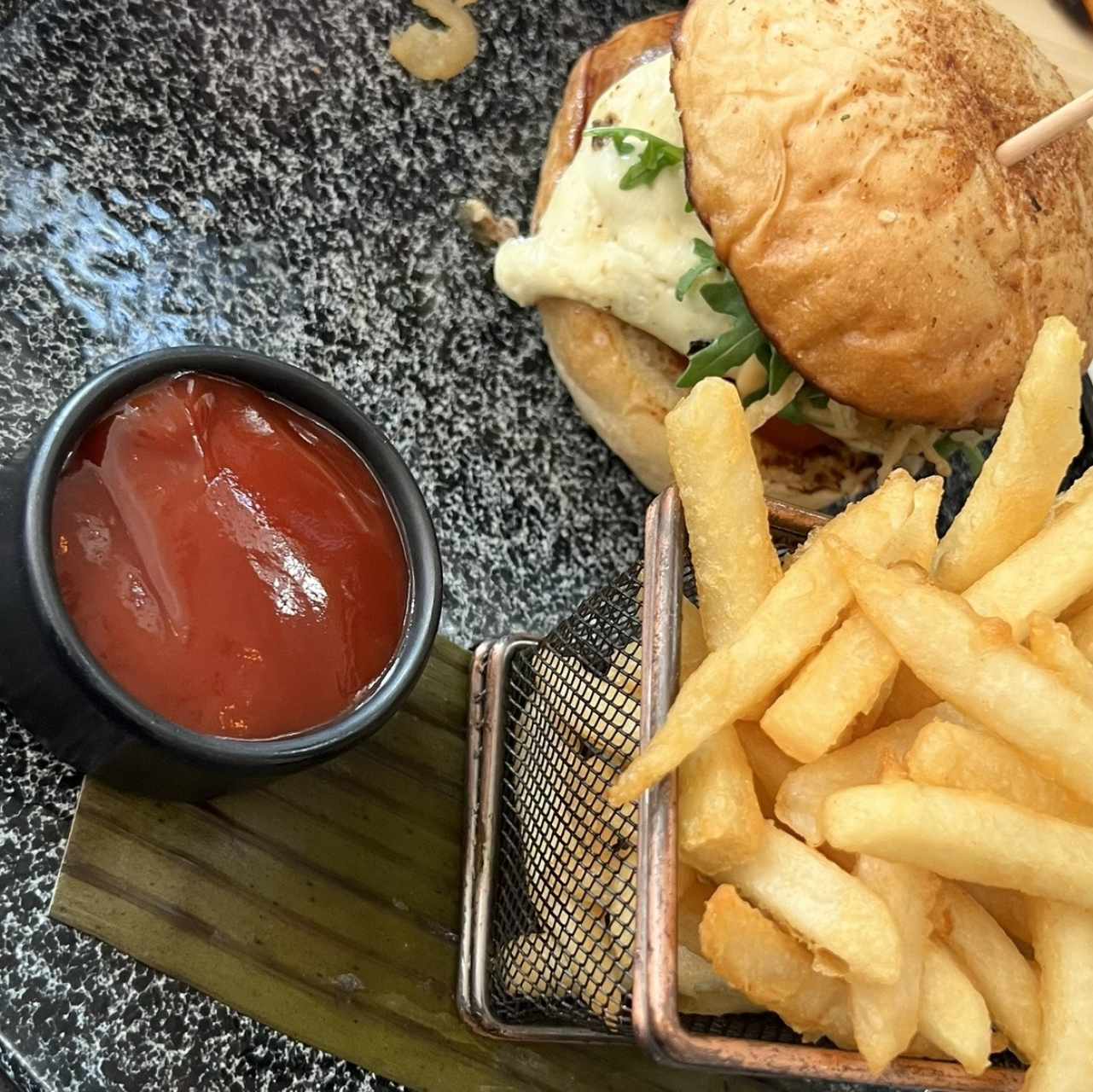Platos Grandes - HAMBURGUESA SHAKA