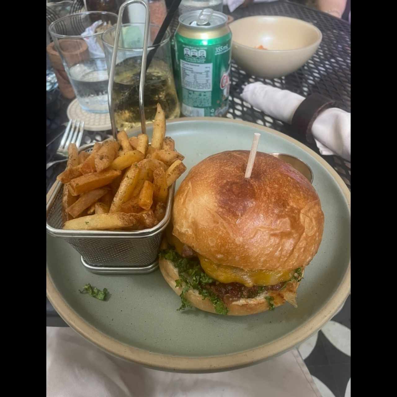Platos Grandes - ALOHA BURGER