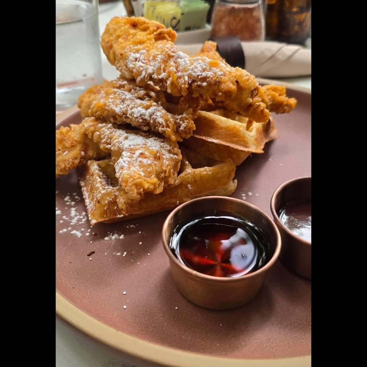BRUNCH - CHICKEN & WAFFLES