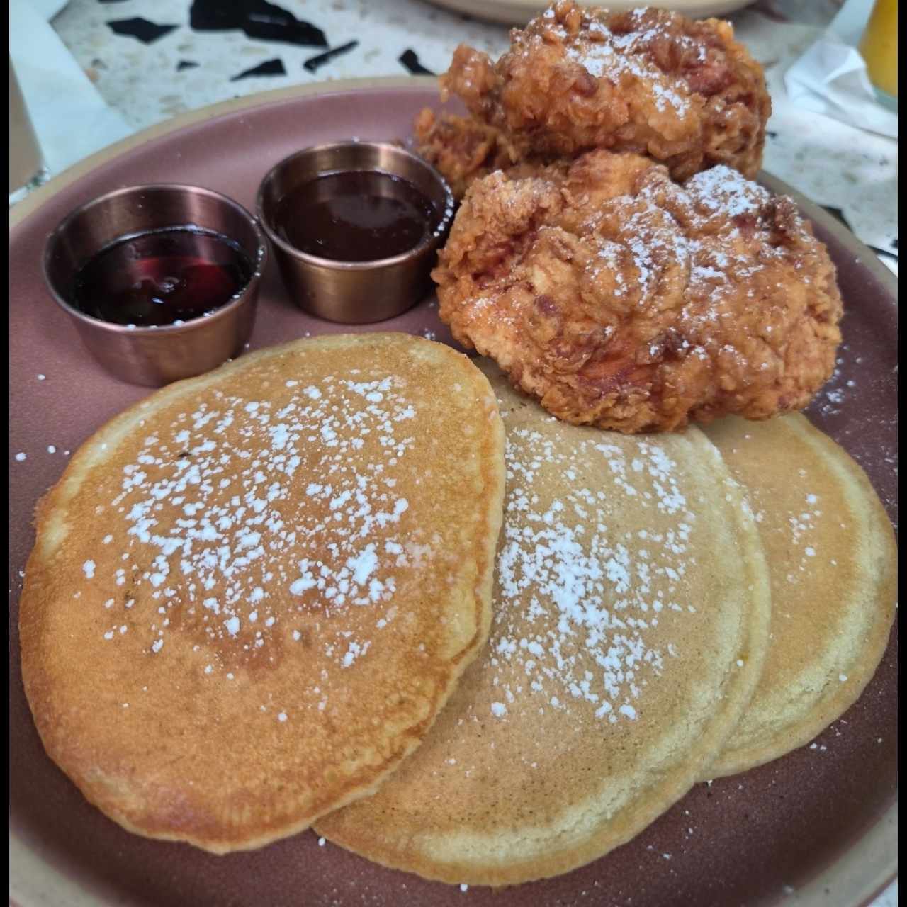 BRUNCH - CHICKEN & WAFFLES