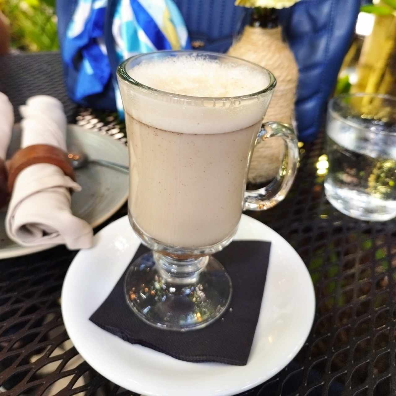 Chai con nuez moscada y leche de almendras 
