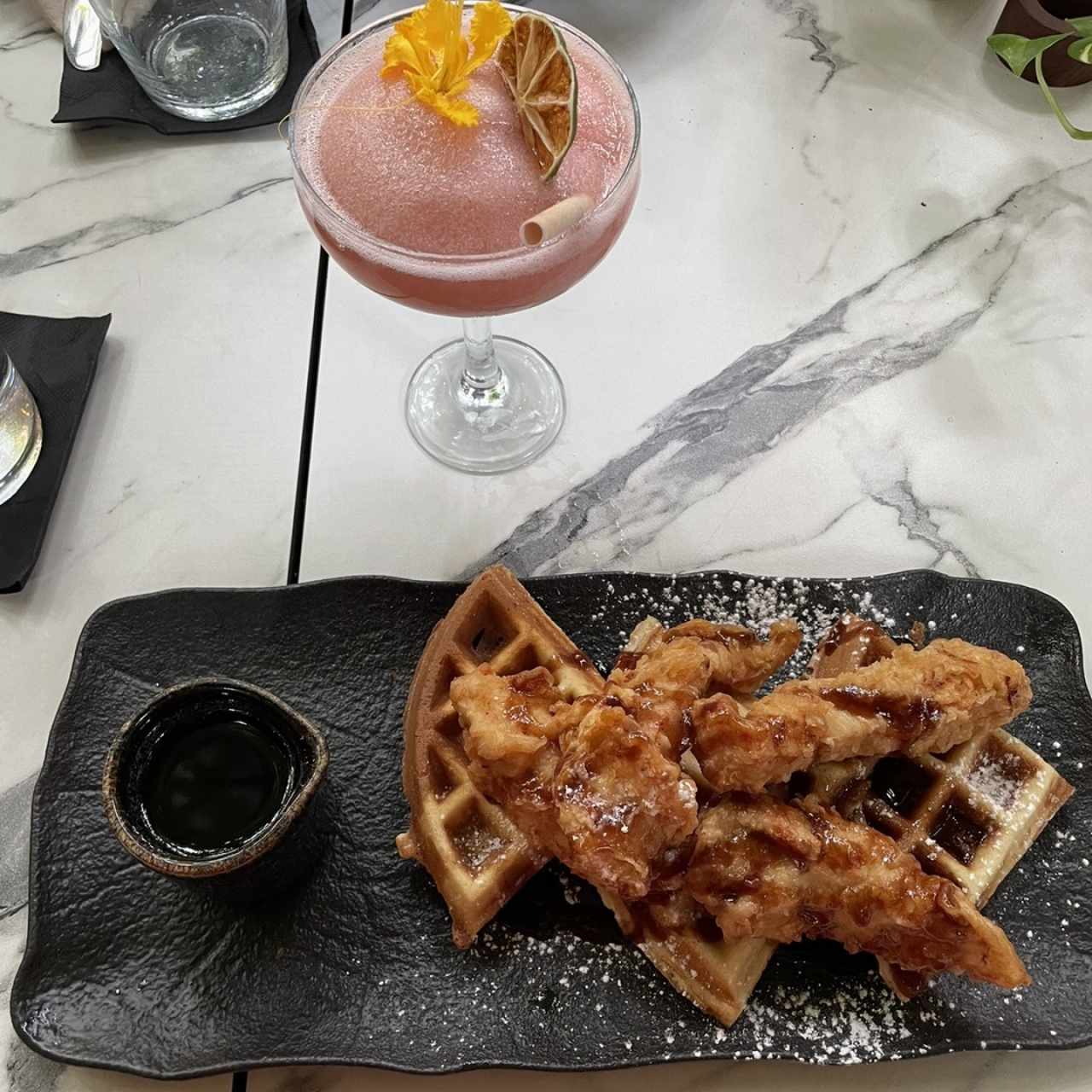 BRUNCH - Chicken y Waffles