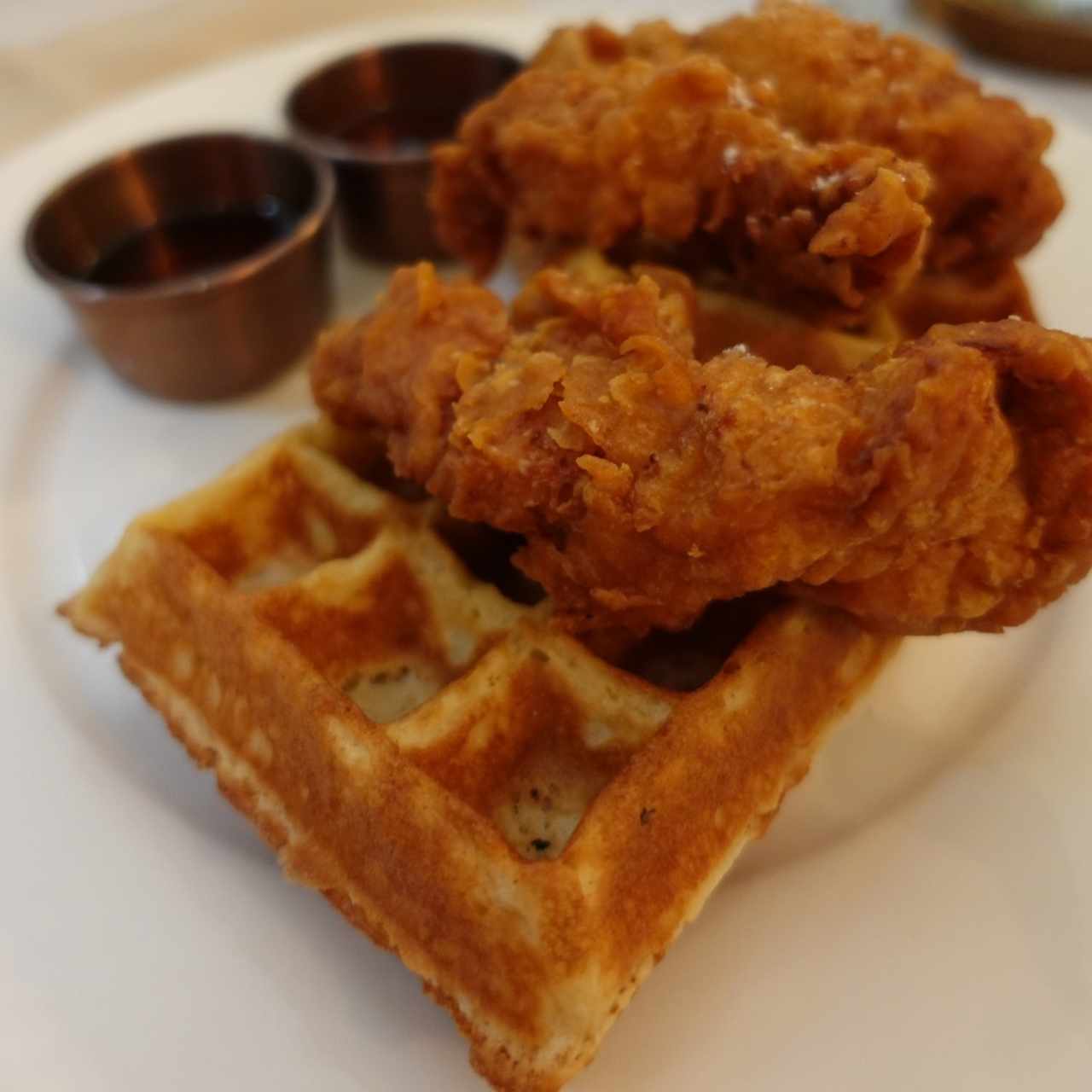 BRUNCH - CHICKEN & WAFFLES