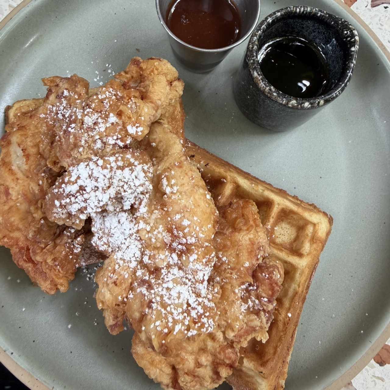 BRUNCH - CHICKEN & WAFFLES