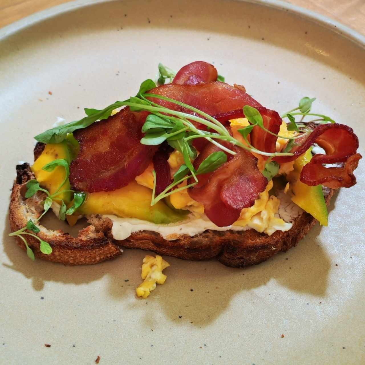 Tostada de aguacate
