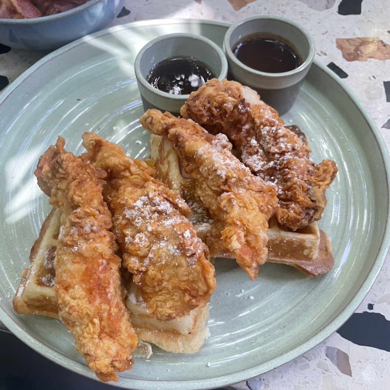 BRUNCH - CHICKEN & WAFFLES
