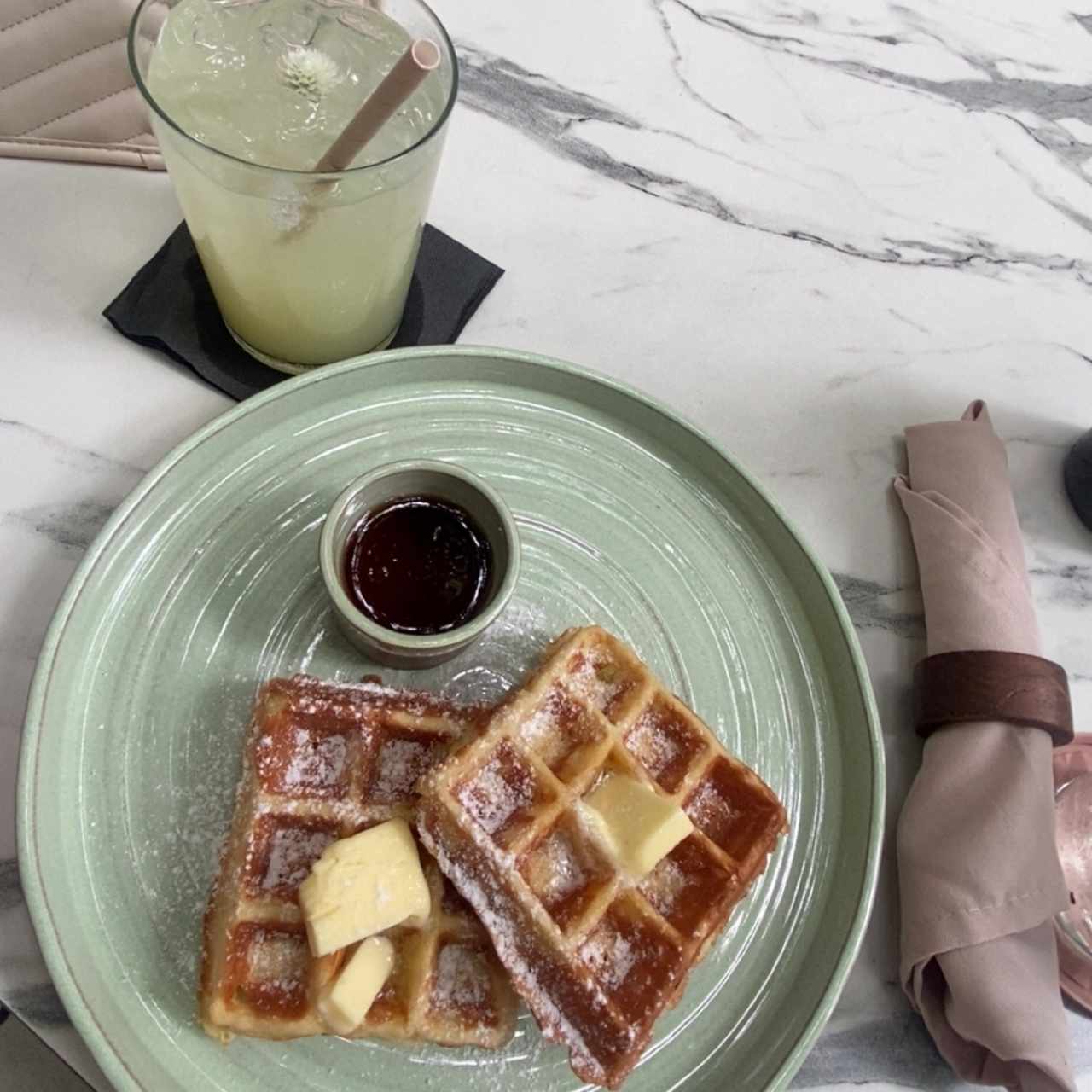 BRUNCH - CHICKEN & WAFFLES