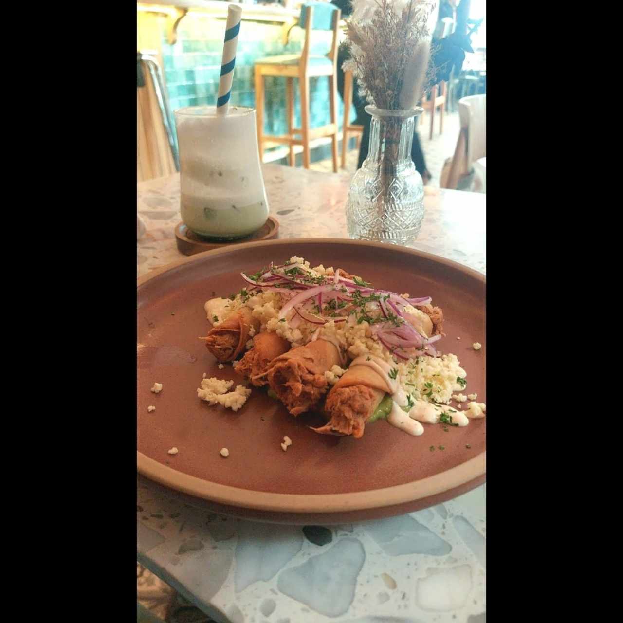 Platos Pequeños - FLAUTAS DE POLLO