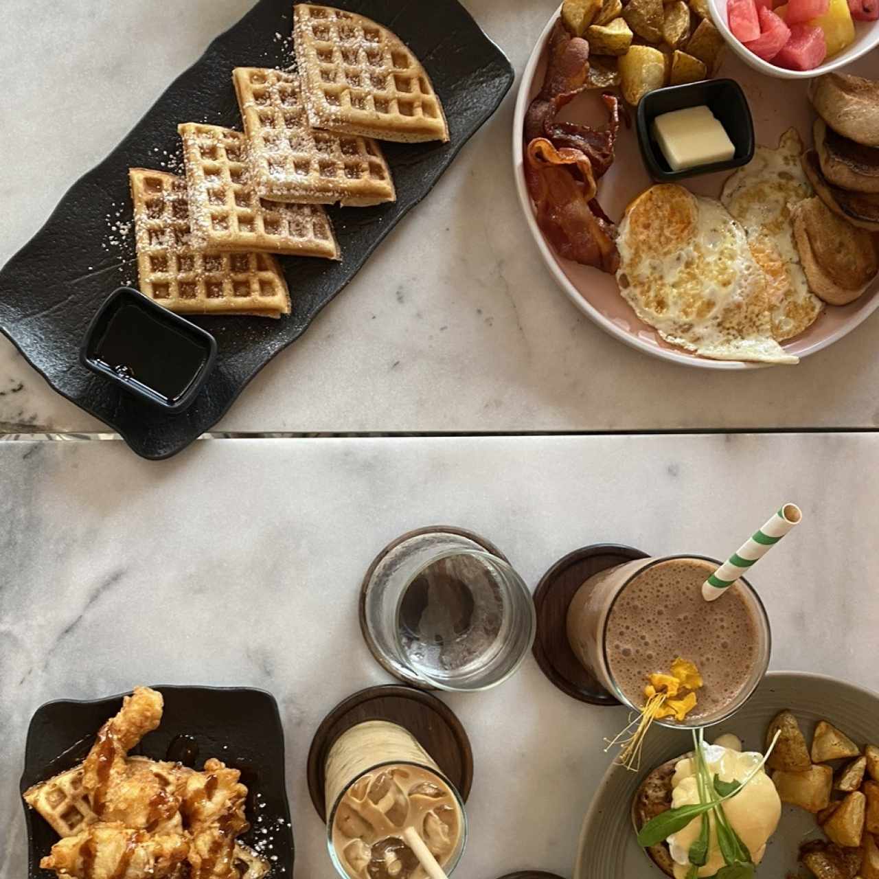 BRUNCH - Chicken y Waffles