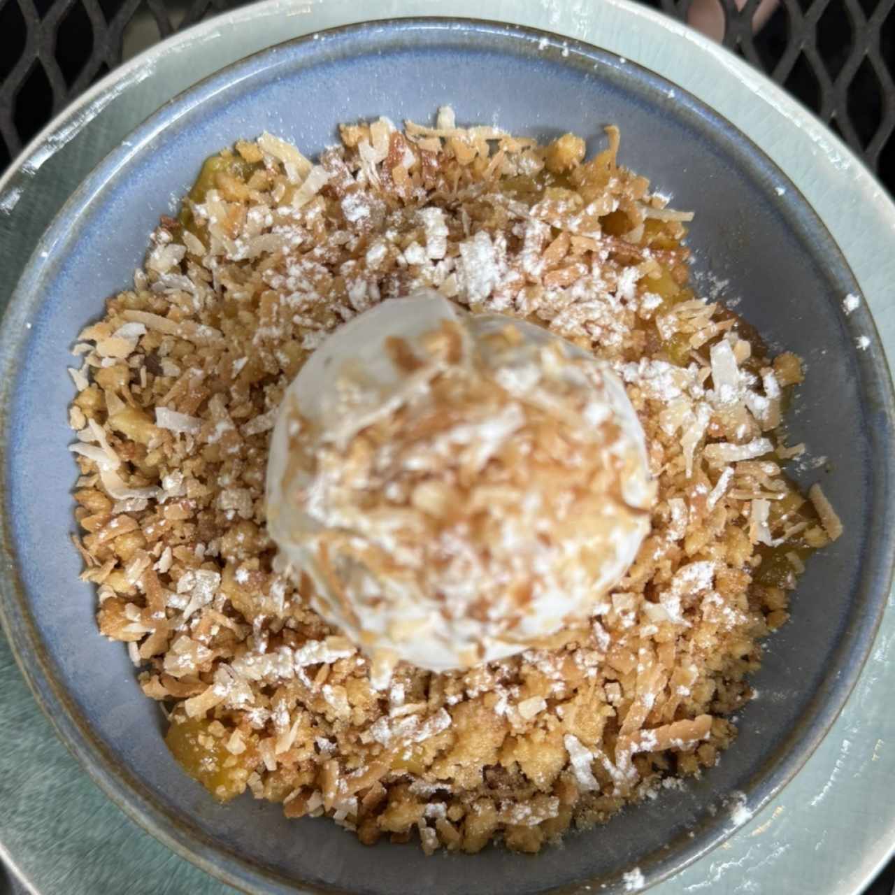 Crumble de piña colada