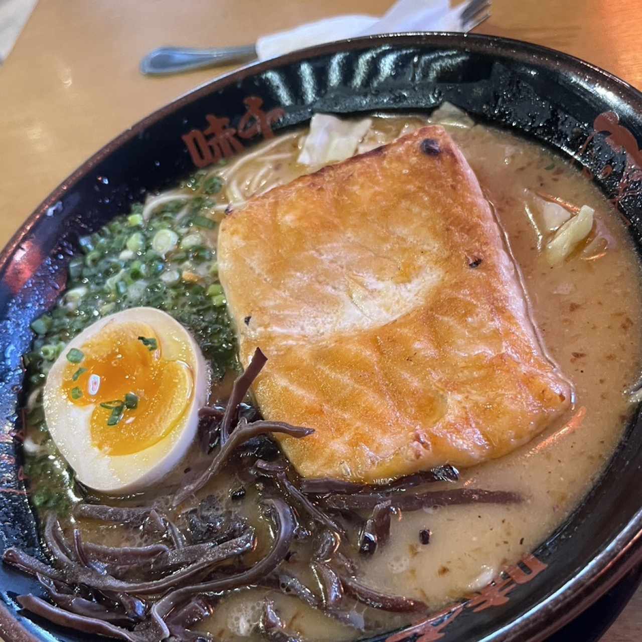 FIDEOS - GRILLED SALMÓN RAMEN