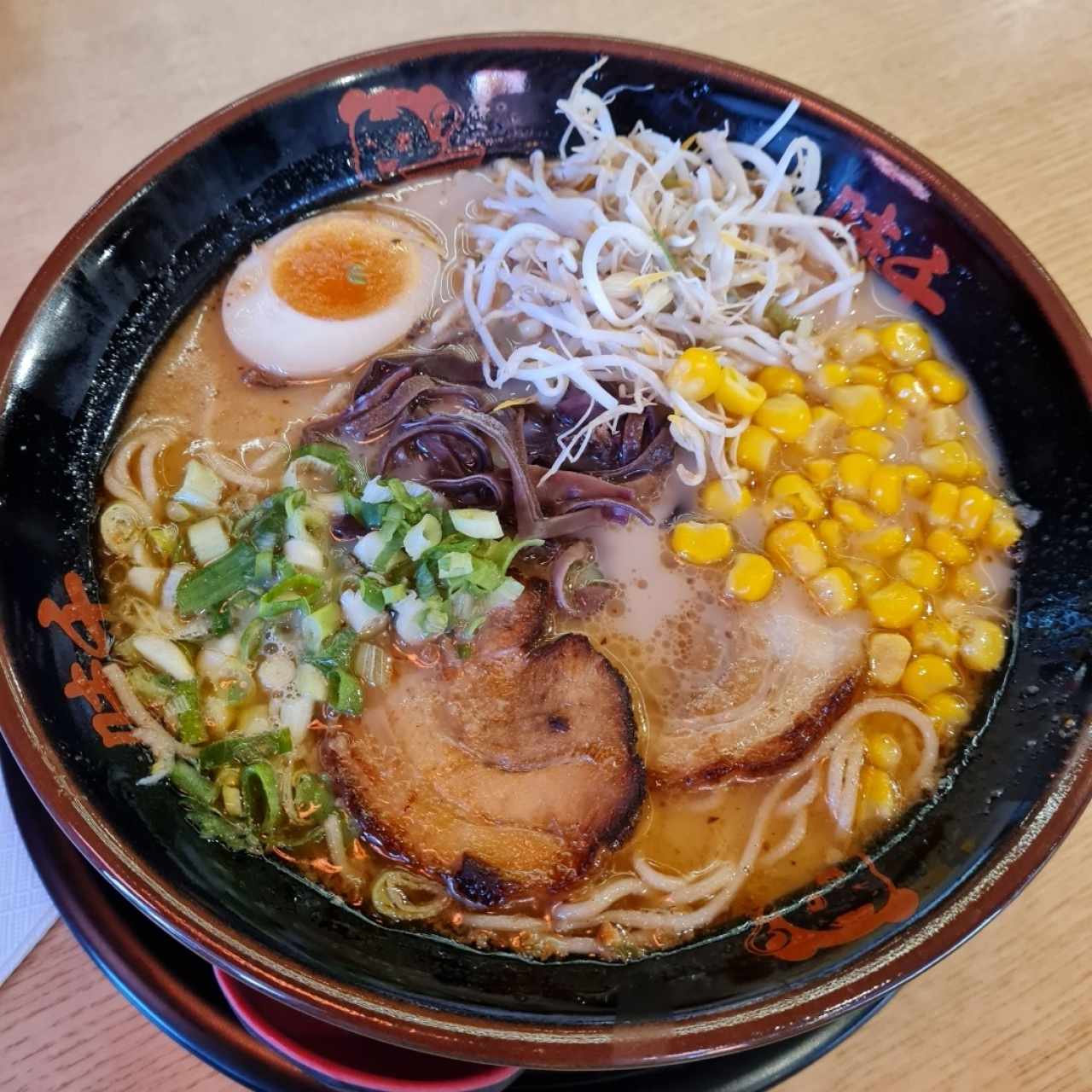 Ajisen ramen con extra maíz y frijoles de soya
