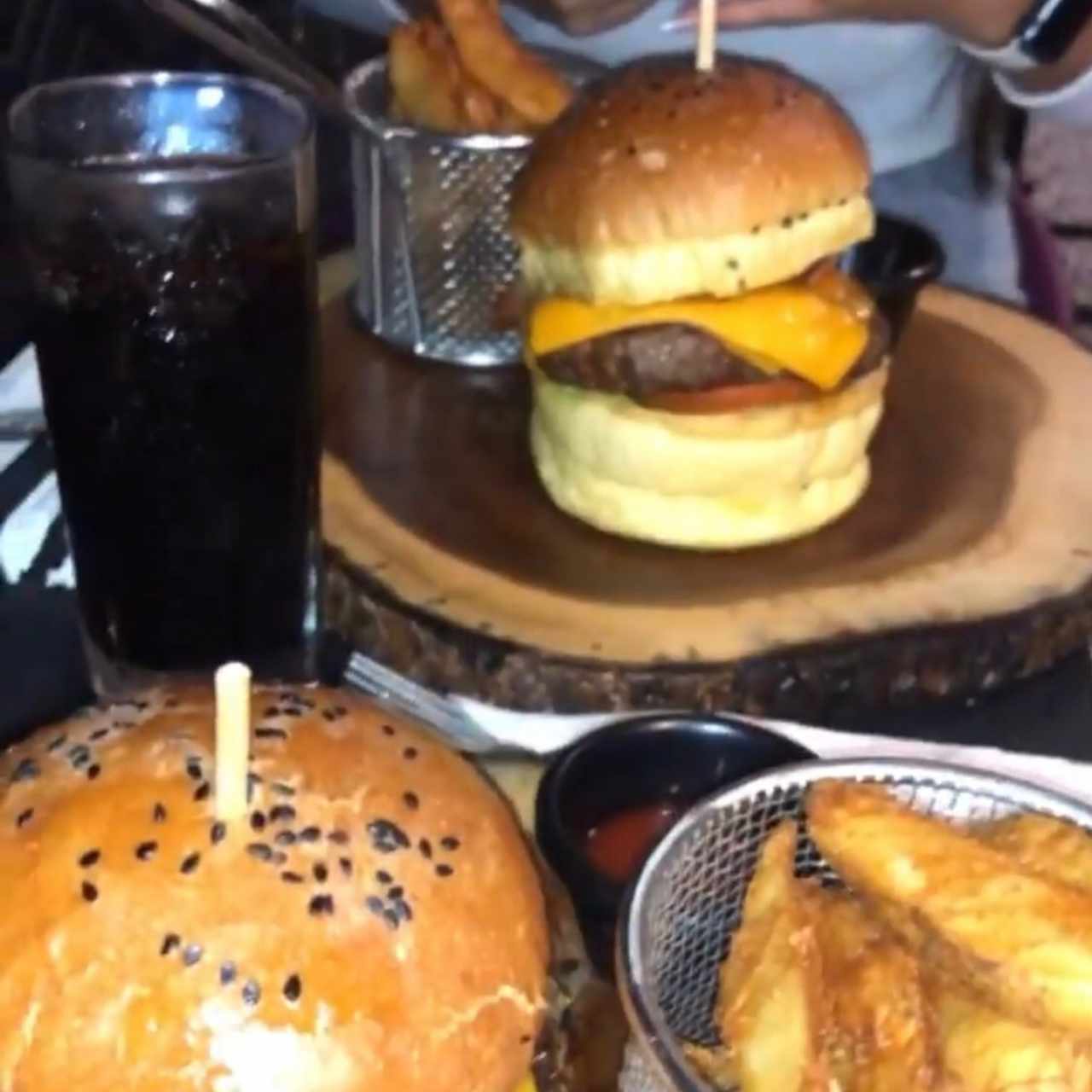 CHEDDAR CHEESE BURGER