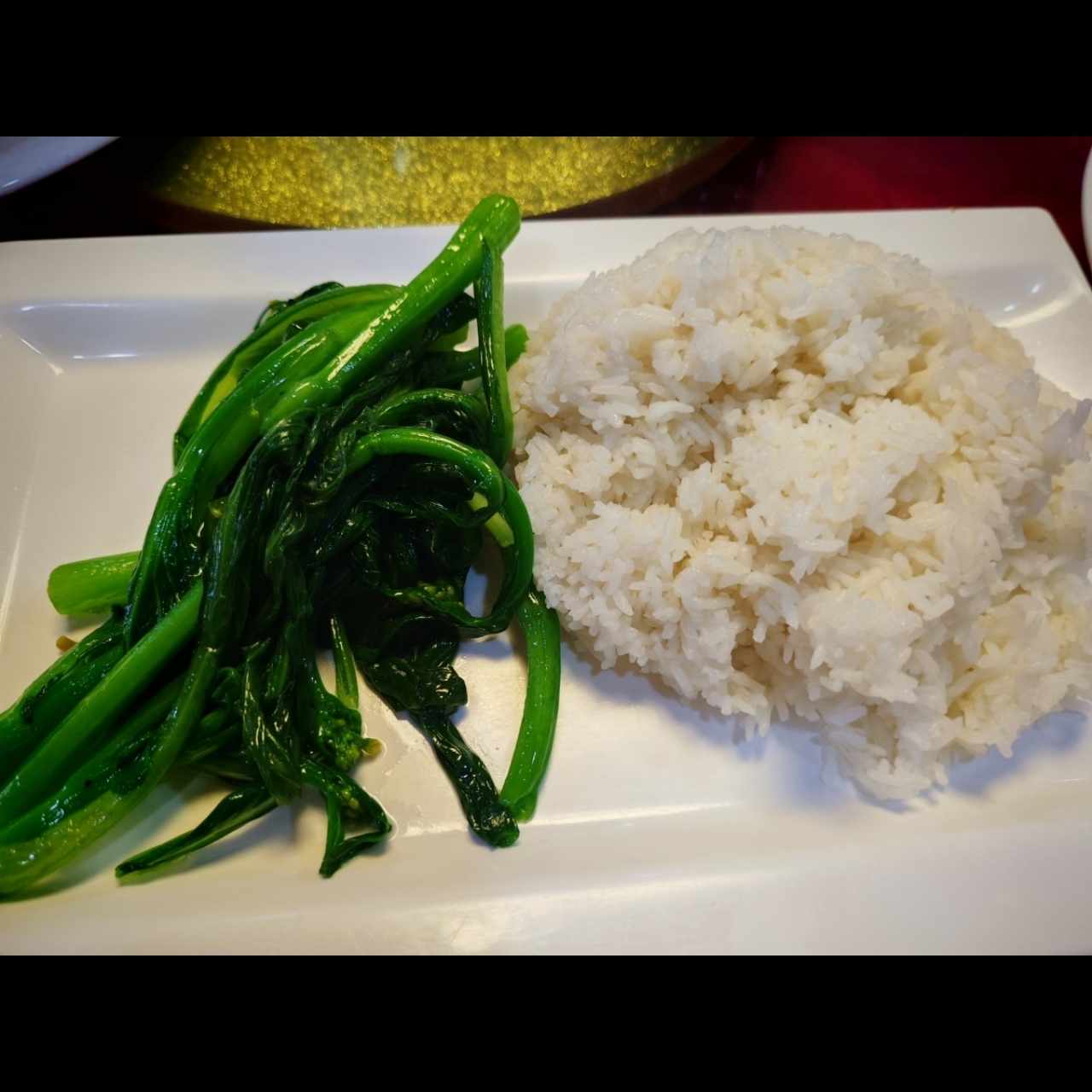 Arroz blanco con hoja de mostaza 
