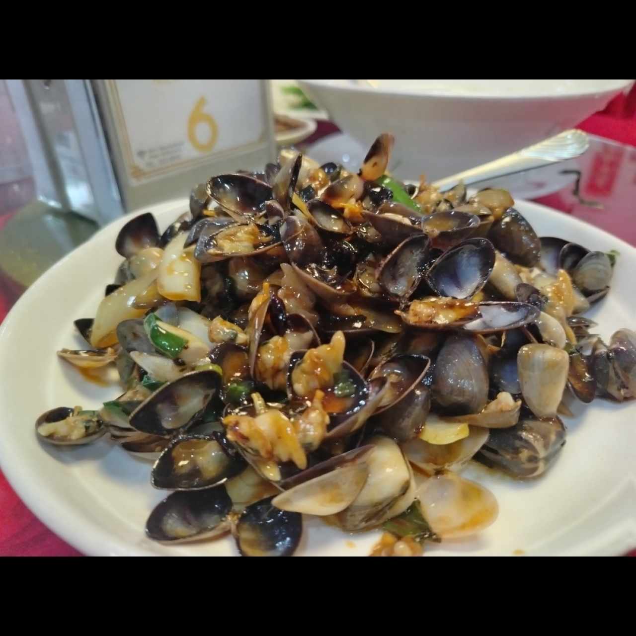 Almejas con frijolitos negros 
