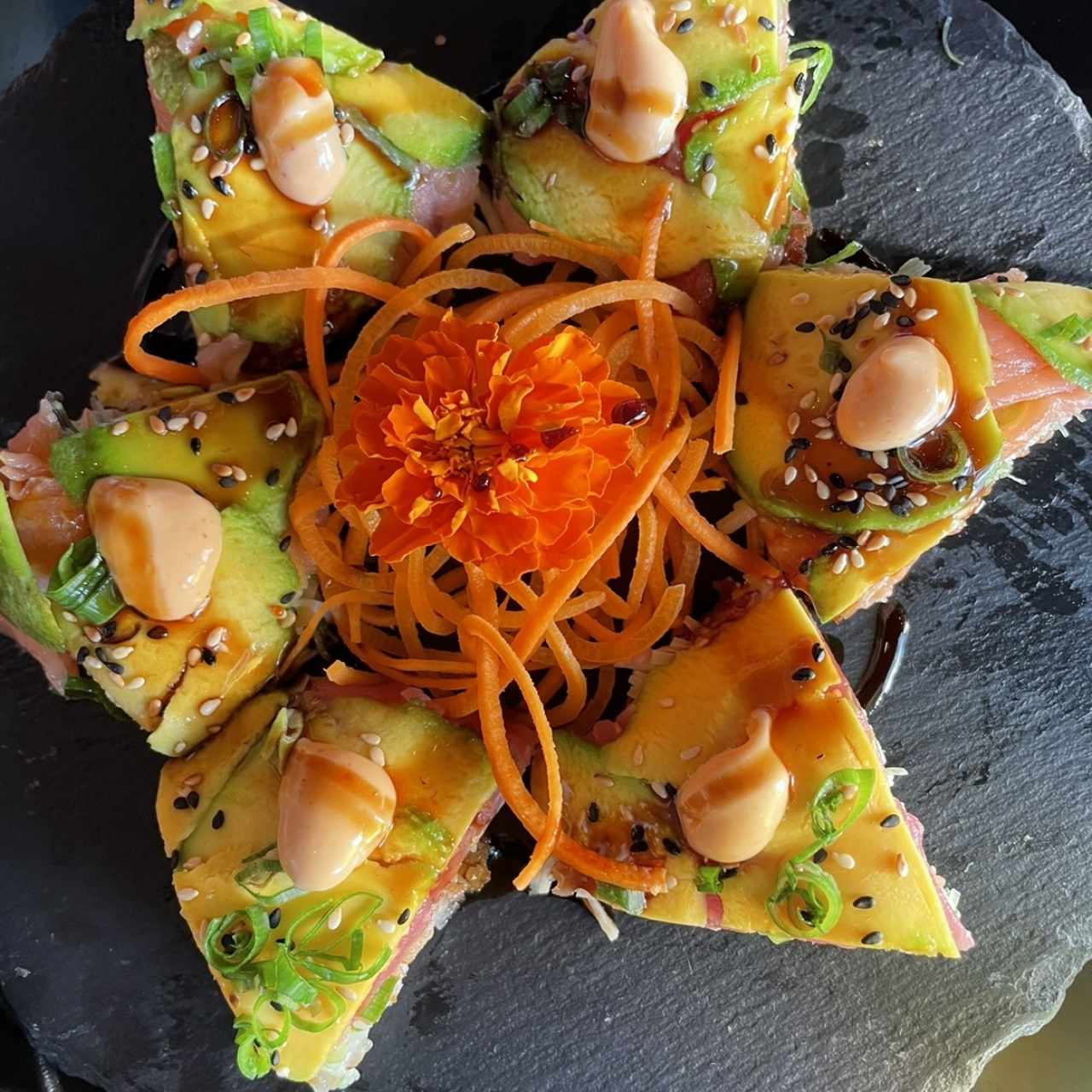 PIZZA KOKESHI ( SALMÓN Y ATÚN)