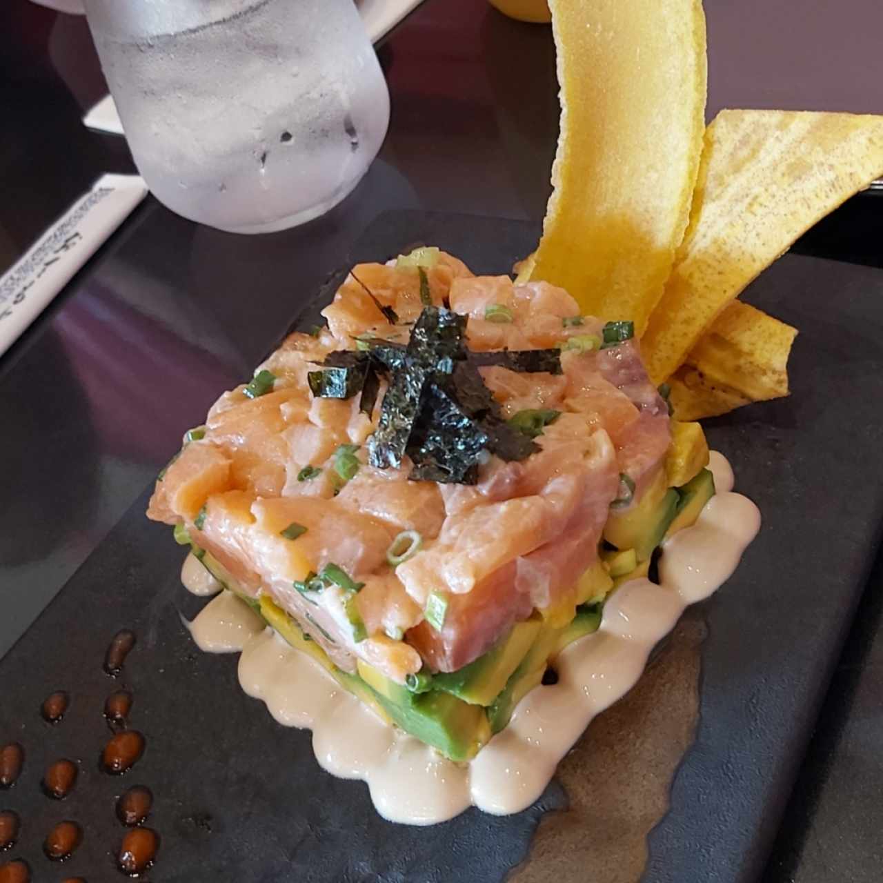 ENTRADAS FRÍAS - TARTARE DE SALMÓN