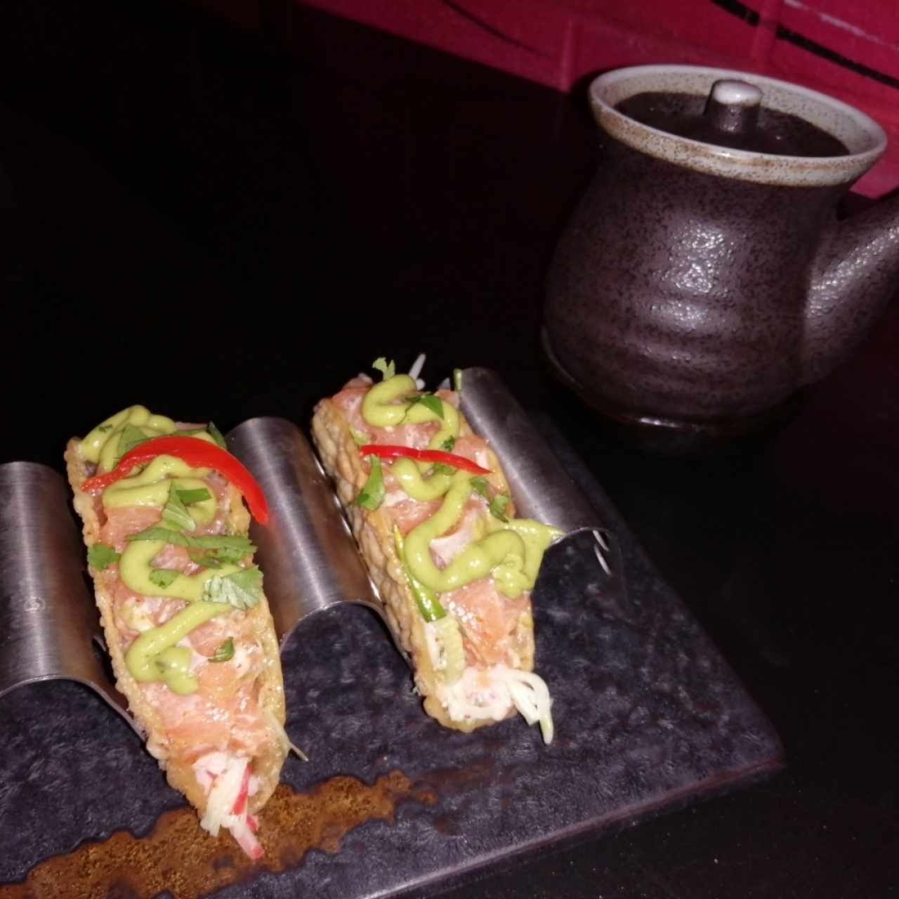 TACOS DE SALMÓN, CANGREJO 
Y AGUACATE