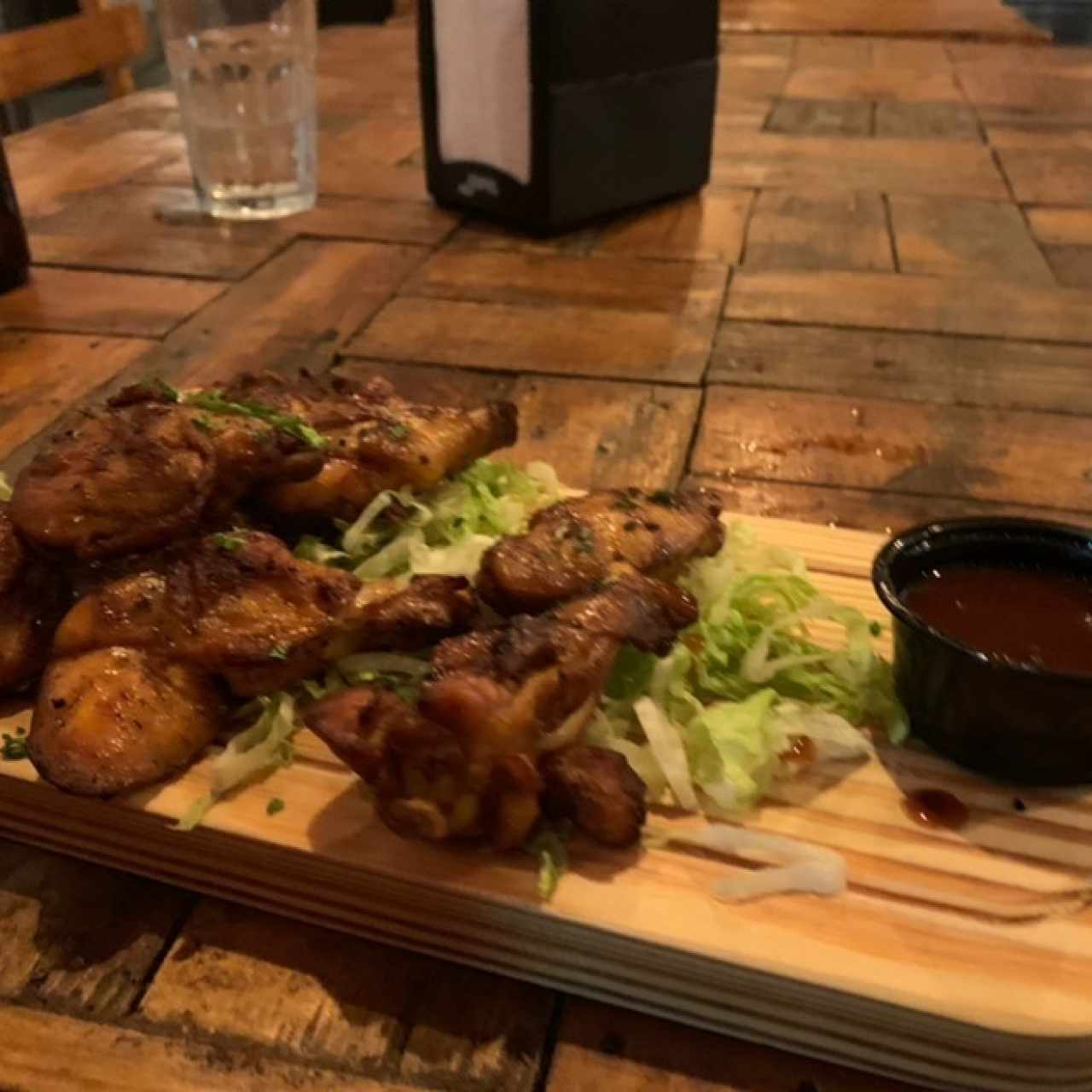 Alitas en salsa barbacoa