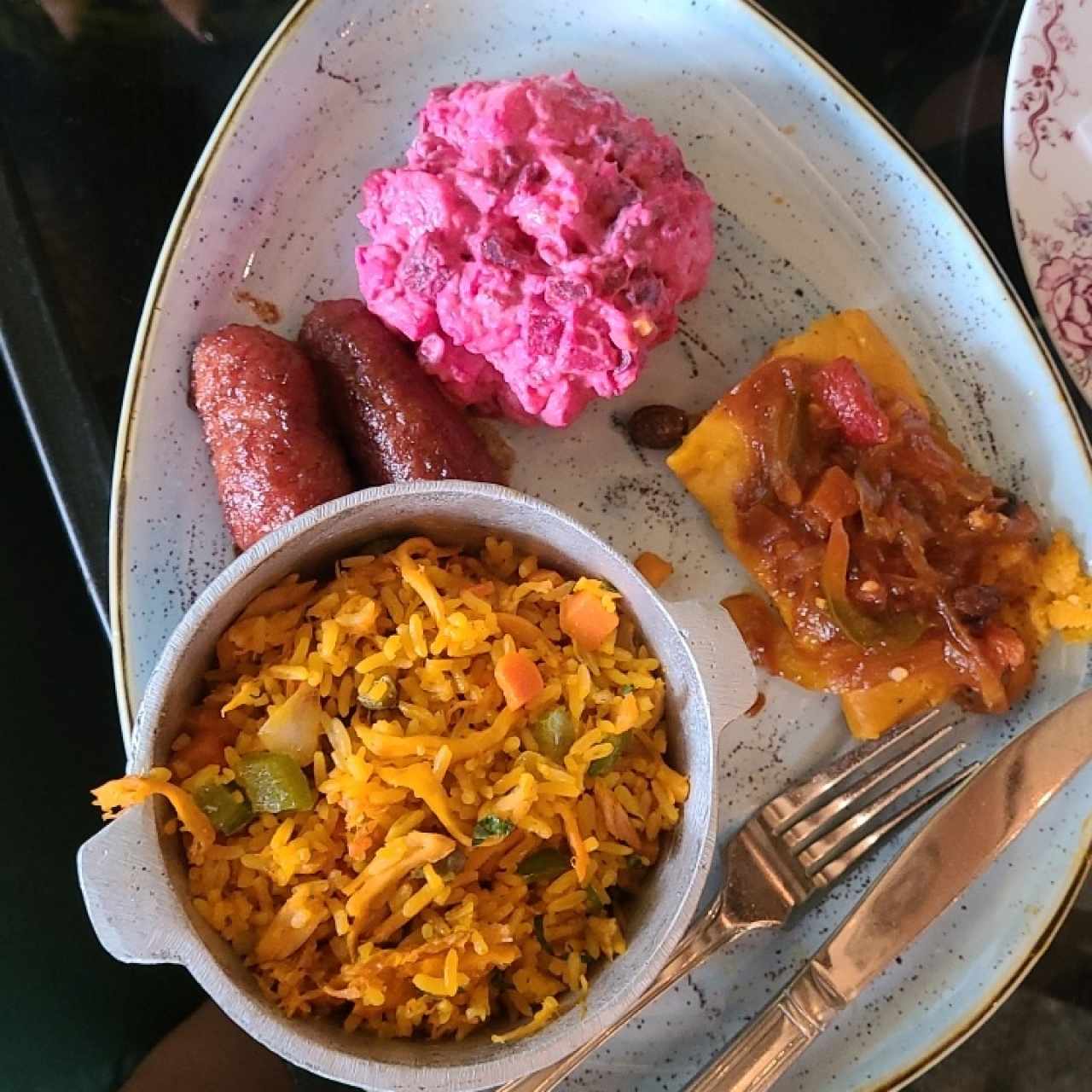 Arroz con Pollo, Plátano en Tentación, Tamalito, Ensalada de Feria