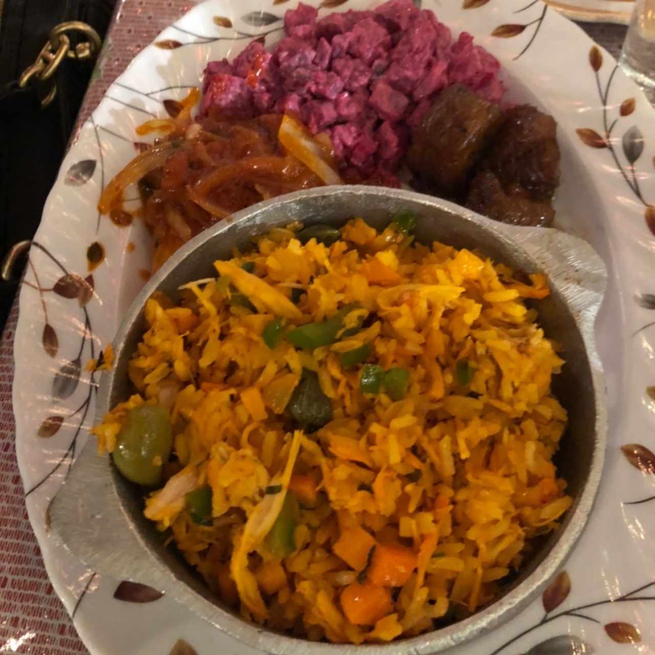 Arroz con Pollo, Plátano en Tentación, Tamalito, Ensalada de Feria