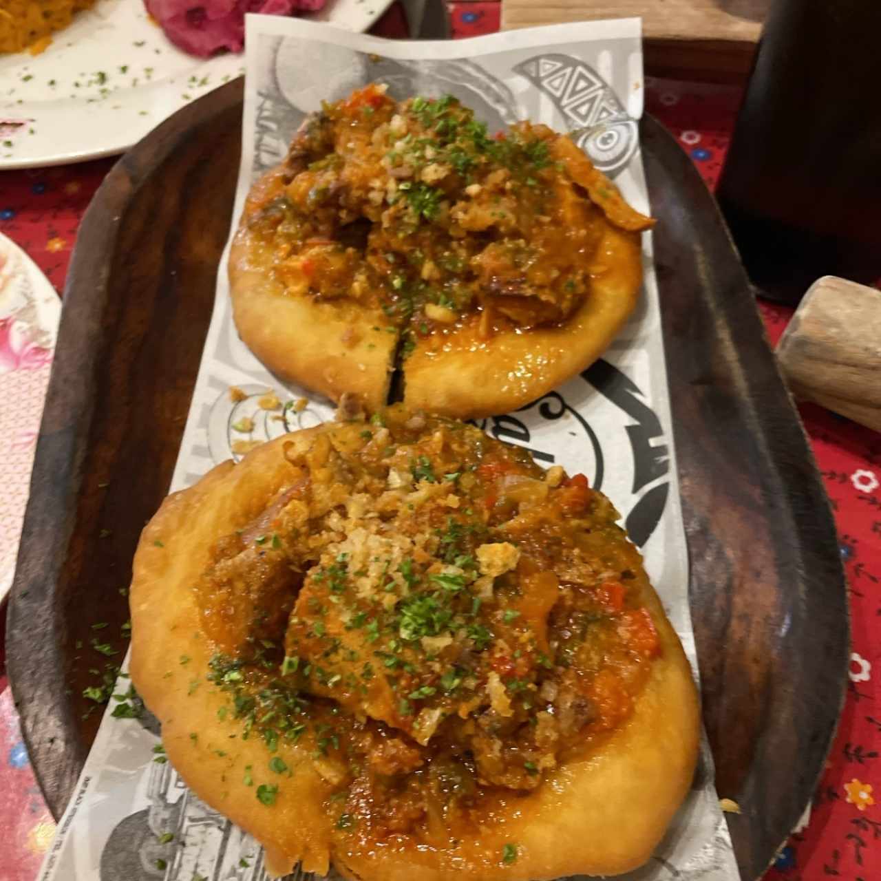 Hojaldre con Lechona a la Leña