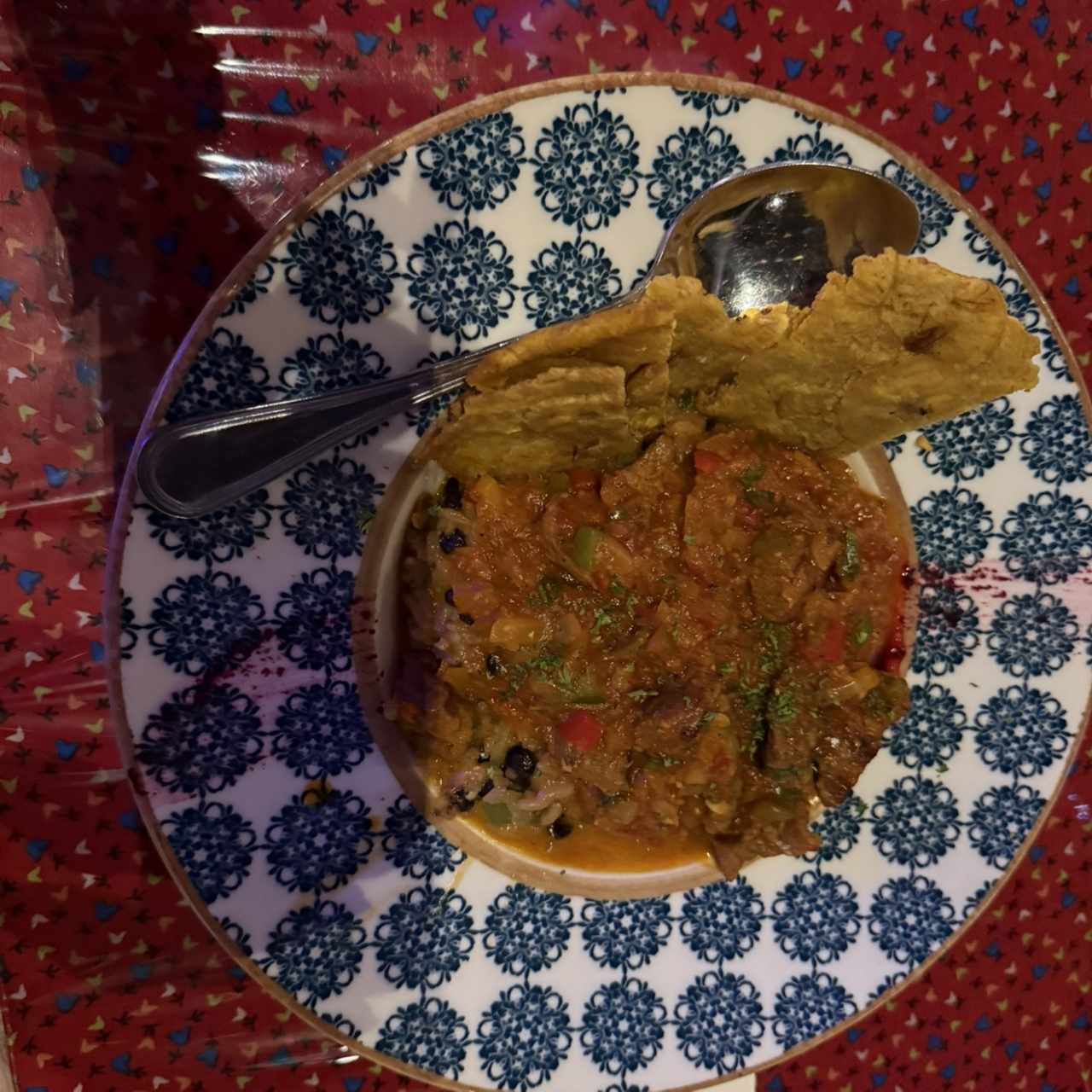 Guacho de Guandú con Rib Eye Ahumada y Sofrito Criollo
