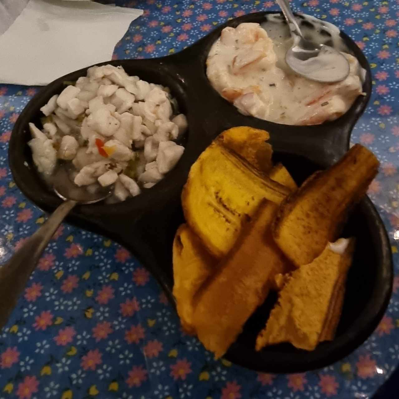ceviche de Corvina y cóctel de camarones