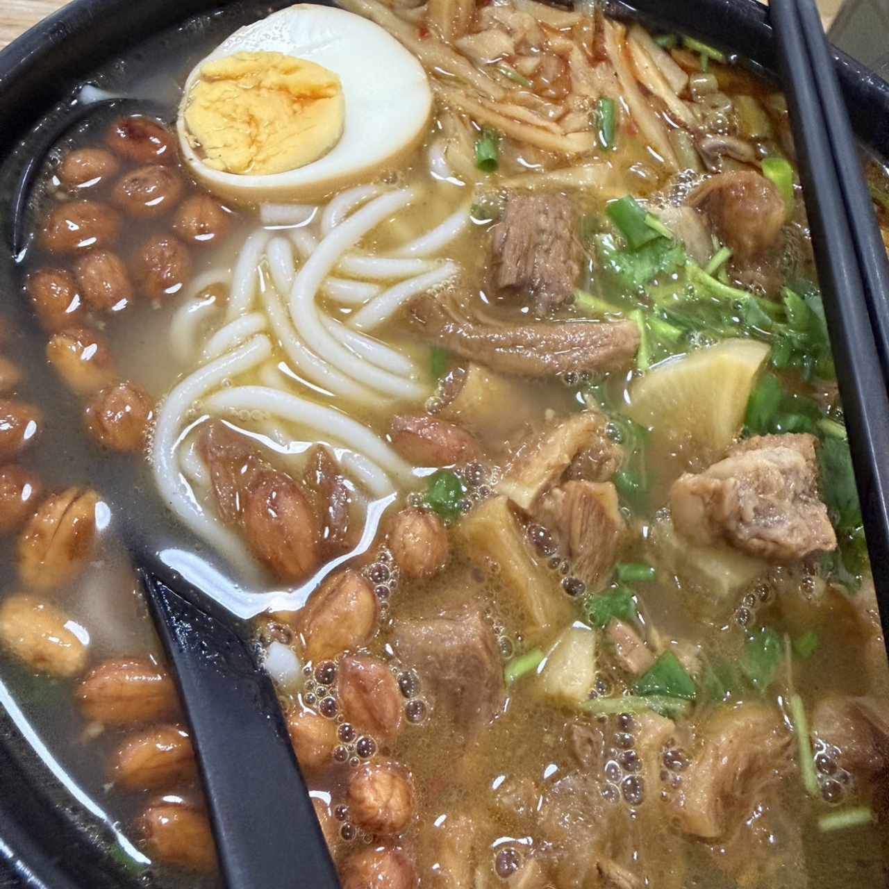 Fideo con sopa de falda