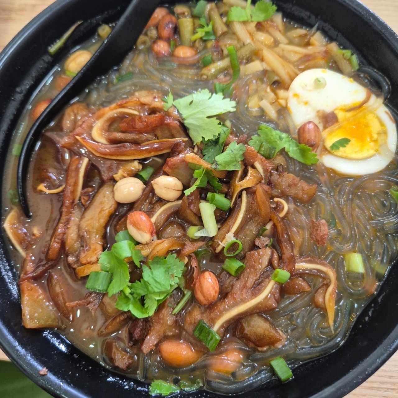 Fideos con orejas de cerdo