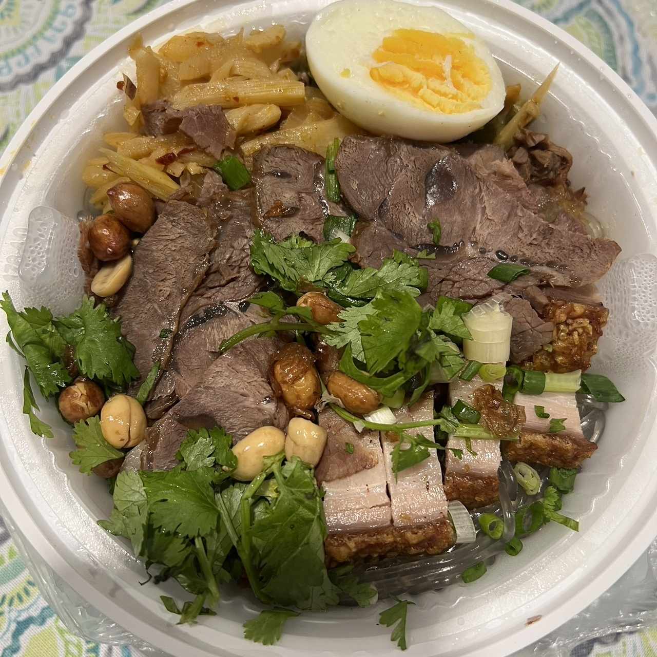 Sopa de jarrete y lechon