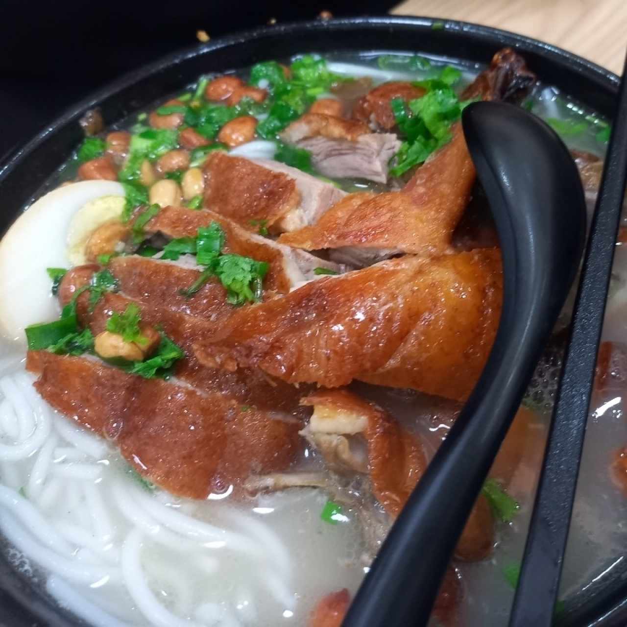 sopa de fideo con pato 