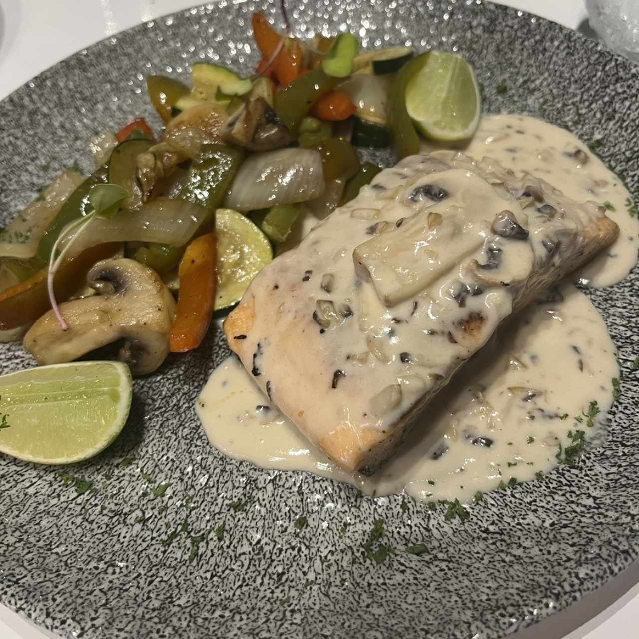 Salmón Ahumado, Alcaparras y Huevo