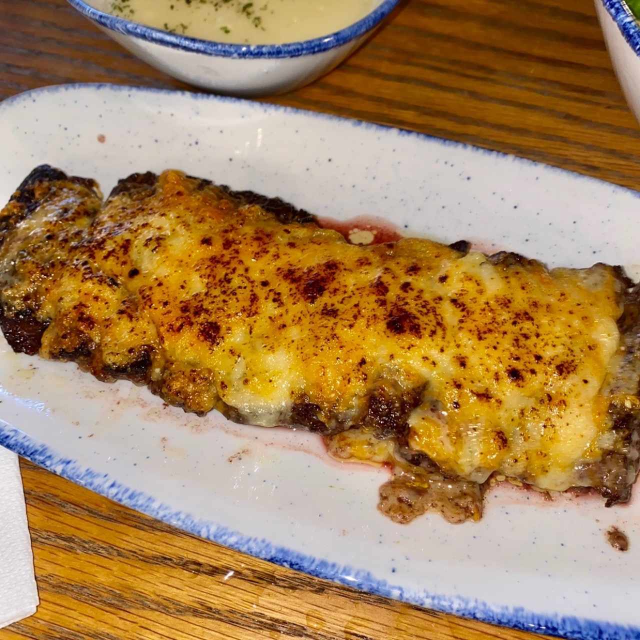 Entraña Gratinada con queso Raclette