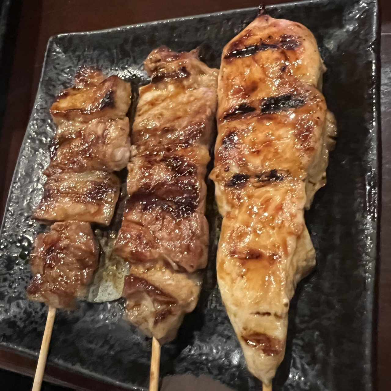 Yakitori de costillita y pollo 