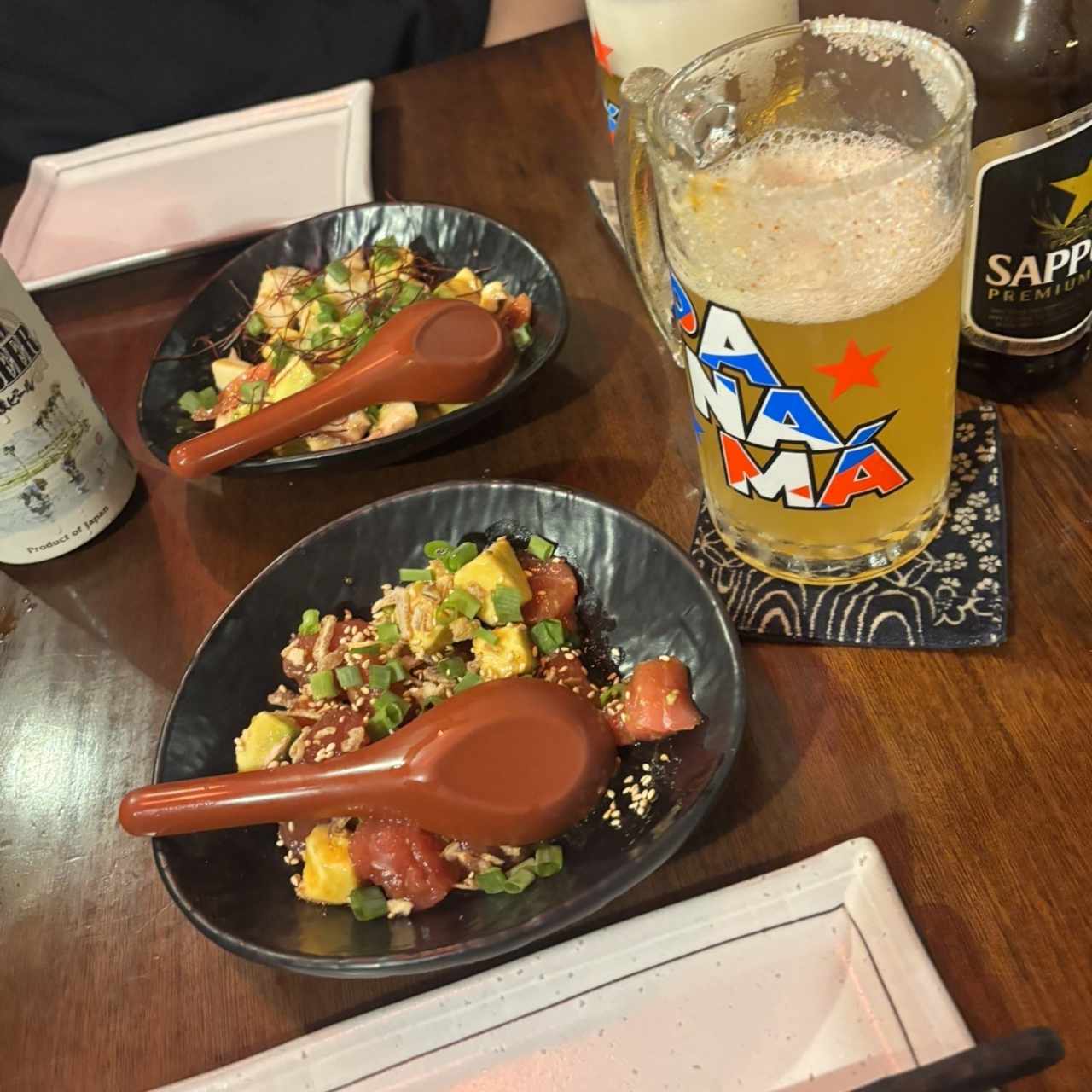 Poke de atun y atras ensalada de pulpo 